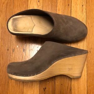 No. 6 New School Clog size 38